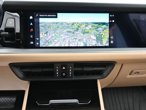 Used 2025 Porsche Cayenne image 13