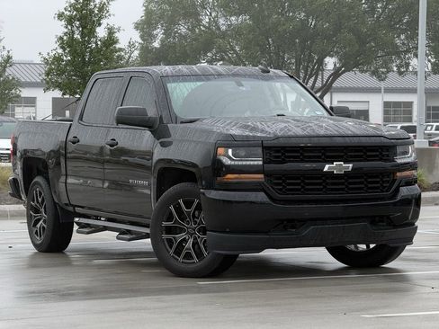 Used 2018 Chevrolet Silverado 1500 Custom w/ Custom Convenience Package image 2