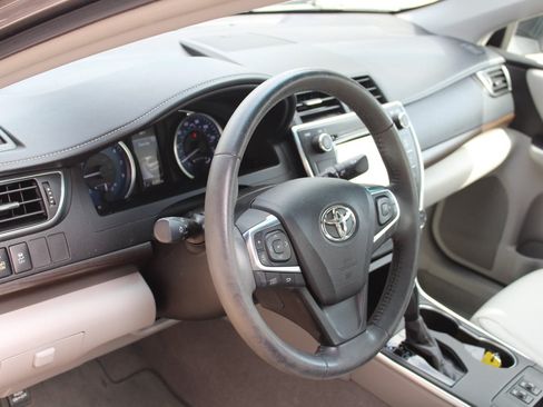 Used 2017 Toyota Camry XLE w/ Moonroof Package FWD image 16