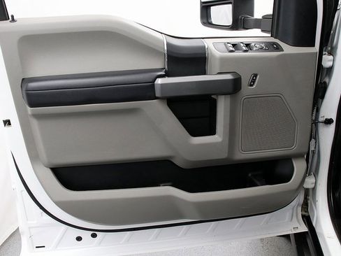 Used 2019 Ford F250 XLT w/ XLT Value Package image 24