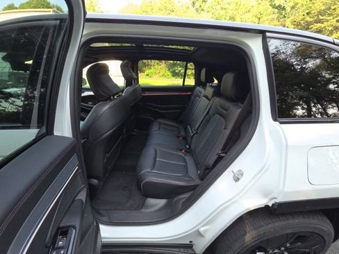 Used 2024 Jeep Wagoneer Launch Edition AWD/4WD image 31