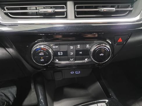 Used 2025 Chevrolet Trax RS w/ Driver Confidence Package FWD image 24