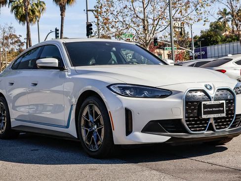 Used 2023 BMW i4 eDrive40 image 3