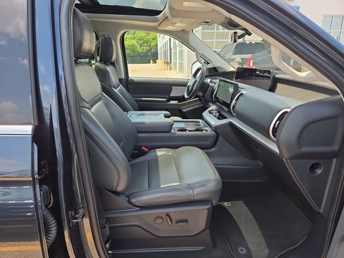 Certified 2025 Ford Expedition Active AWD/4WD image 41