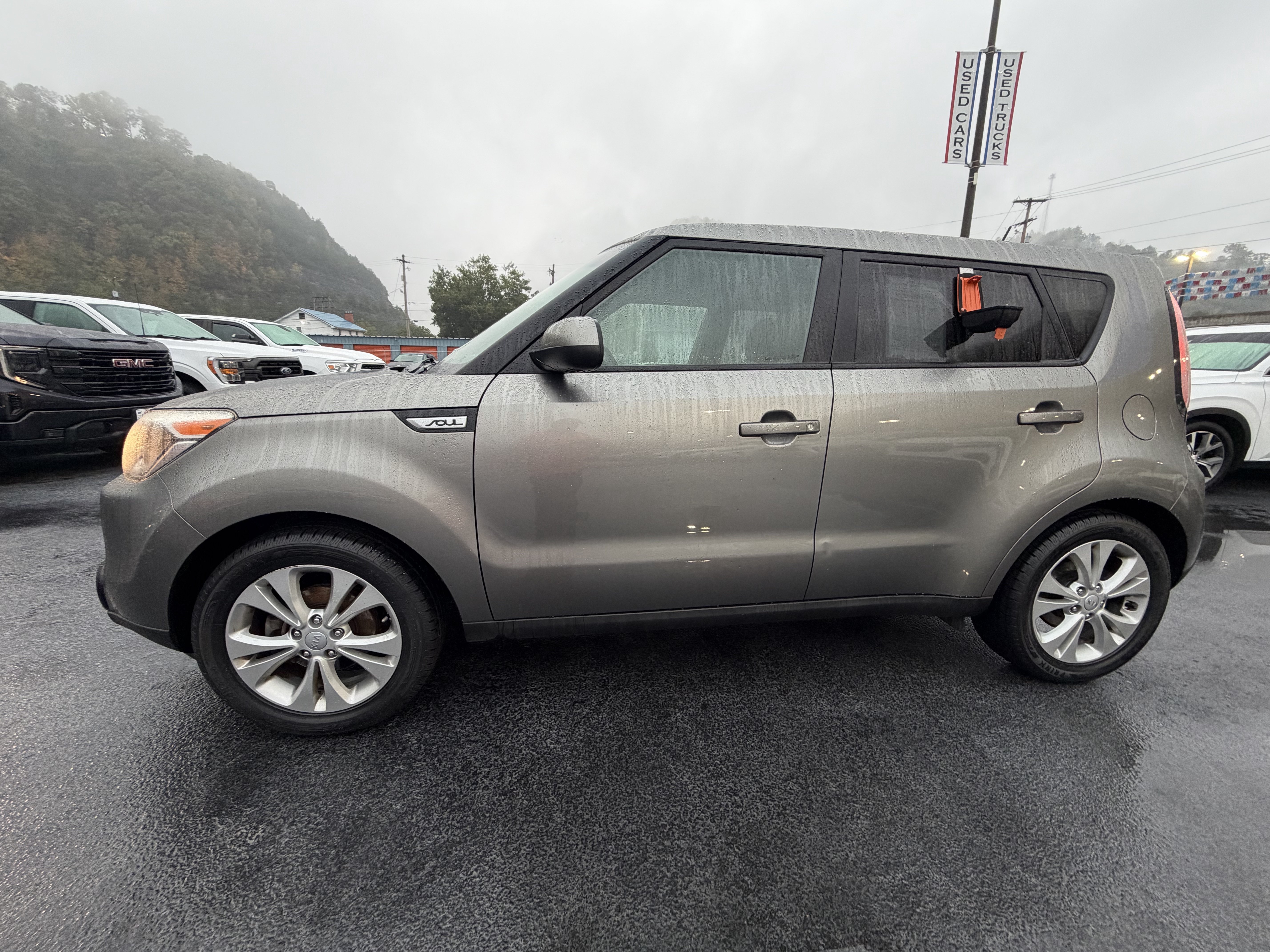 Used 2016 Kia Soul + FWD image 4