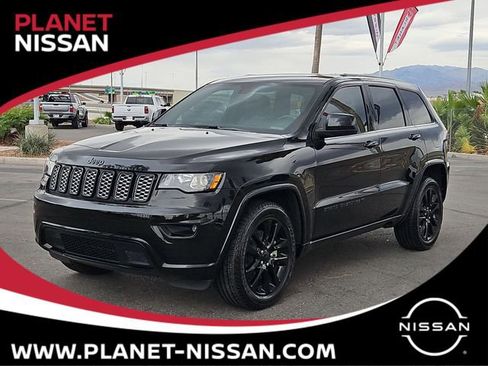 Used 2022 Jeep Grand Cherokee Laredo X AWD/4WD image 1