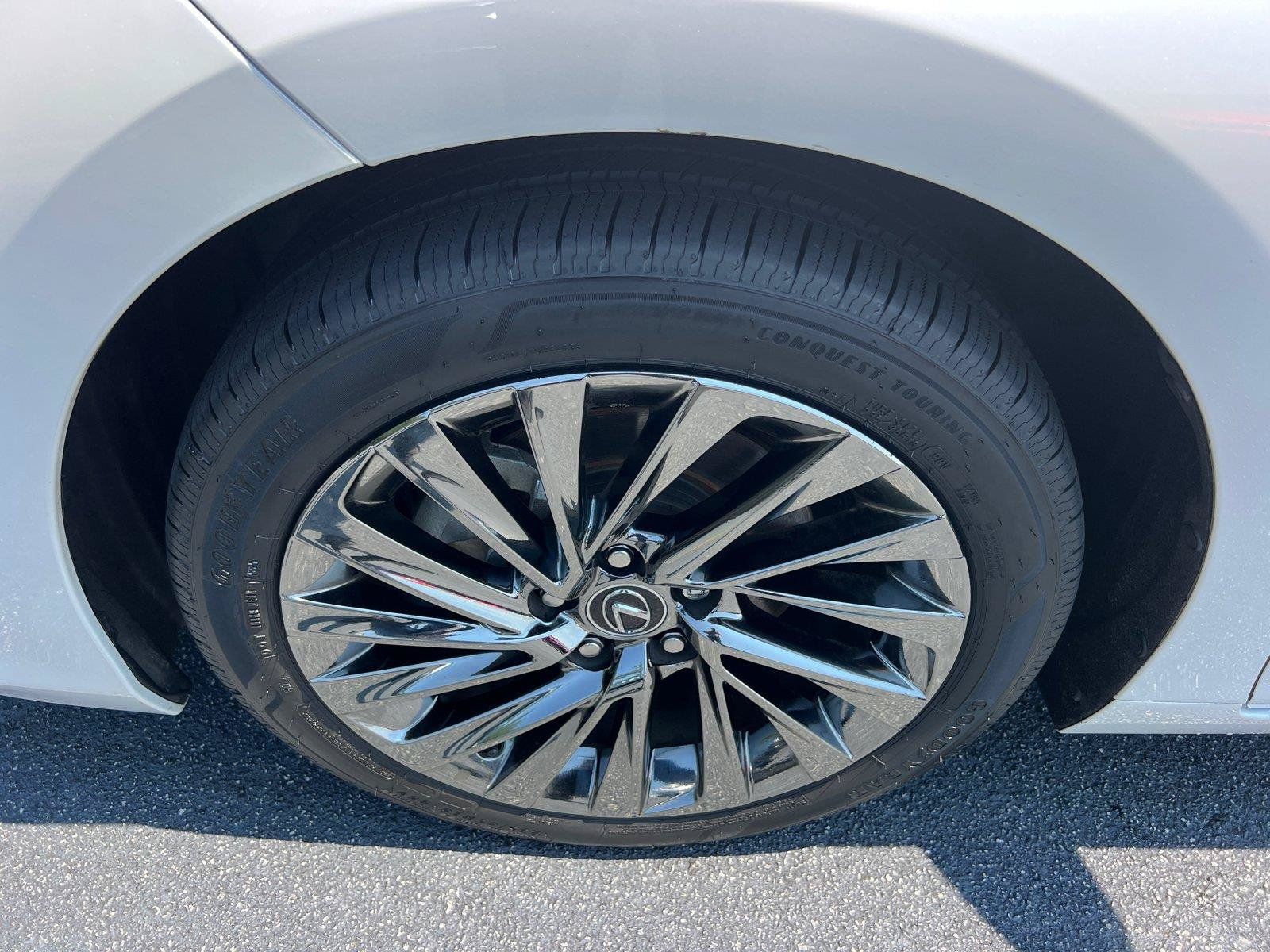 Certified 2024 Lexus ES 350 Ultra Luxury w/ Accessory Package (Z2) FWD image 11
