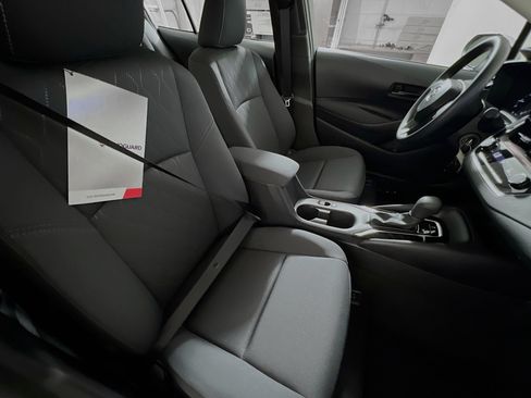 Used 2025 Toyota Corolla LE FWD image 30