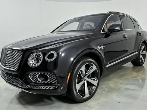 Used 2017 Bentley Bentayga AWD/4WD image 19