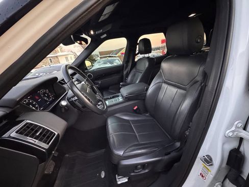 Used 2020 Land Rover Discovery SE image 12