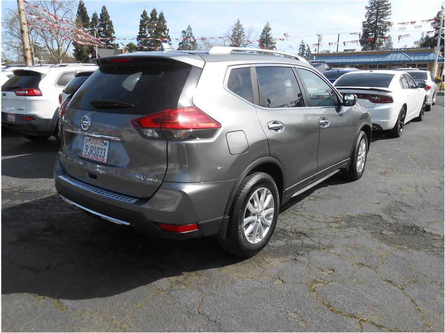 Used 2017 Nissan Rogue SV AWD/4WD image 4