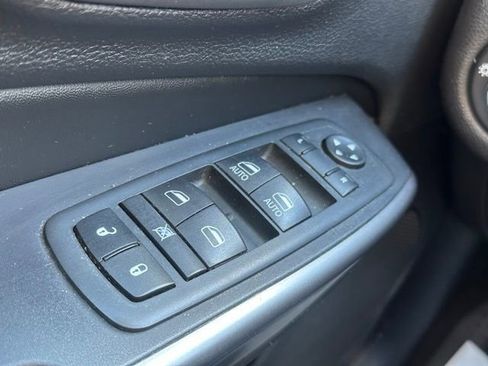 Used 2020 Jeep Cherokee Limited image 16