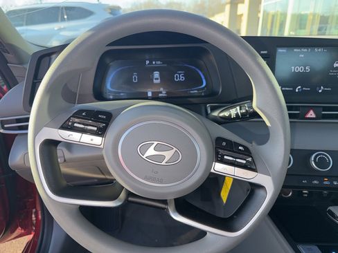 Used 2024 Hyundai Elantra SE image 19