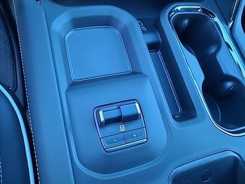 Used 2025 GMC Sierra 2500 AT4X image 16