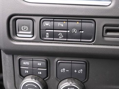 Used 2023 Chevrolet Suburban Premier AWD/4WD image 37