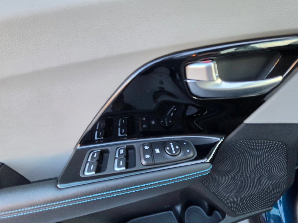 Used 2020 Kia Niro LXS FWD image 23