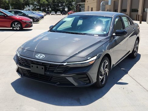 New 2025 Hyundai Elantra Sport FWD image 1