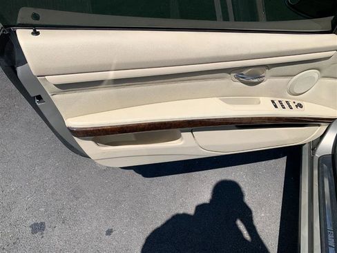 Used 2009 BMW 335i Convertible image 27