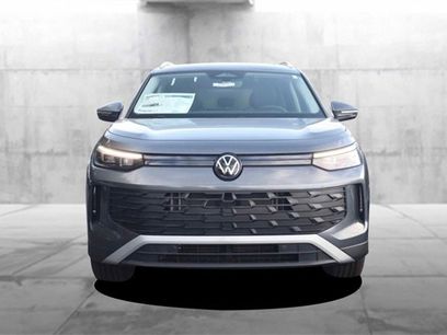 New 2025 Volkswagen Tiguan SE