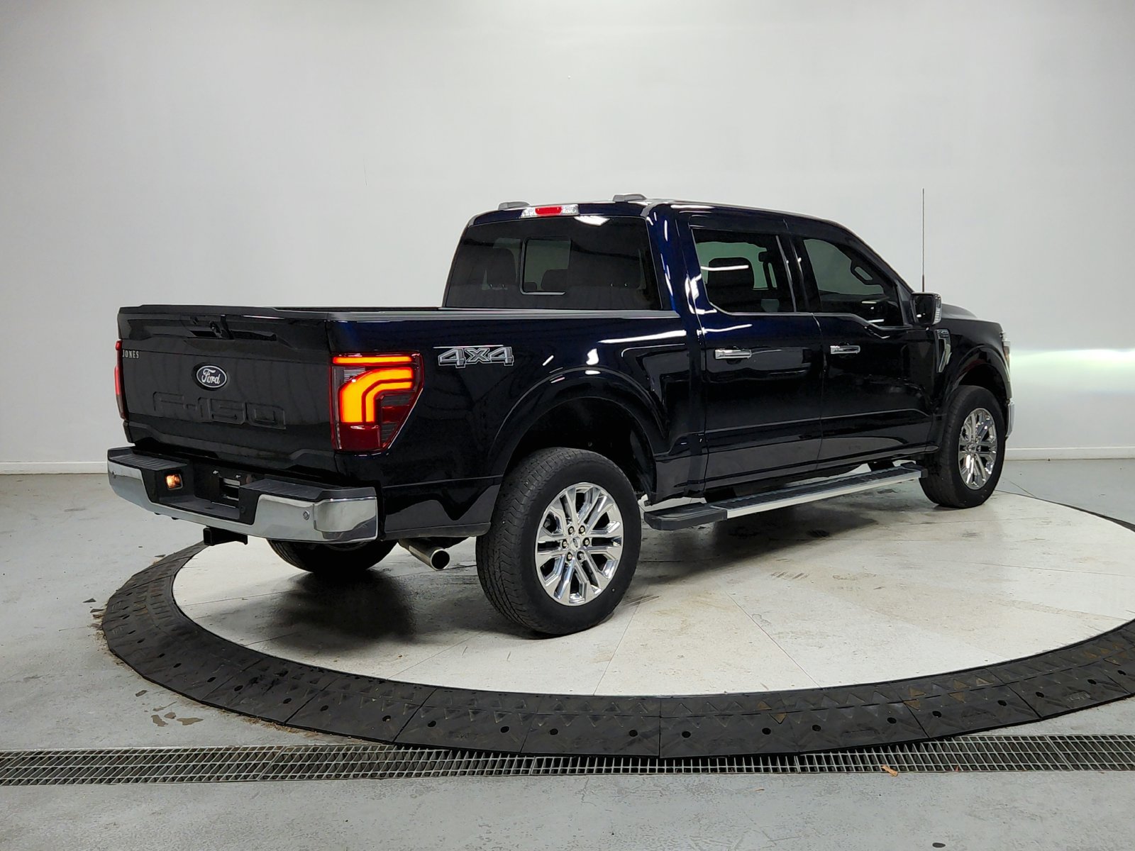 Used 2025 Ford F150 Lariat w/ Equipment Group 502A High AWD/4WD image 8