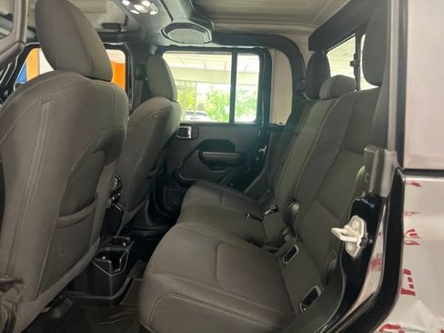 Used 2022 Jeep Gladiator Sport AWD/4WD image 15