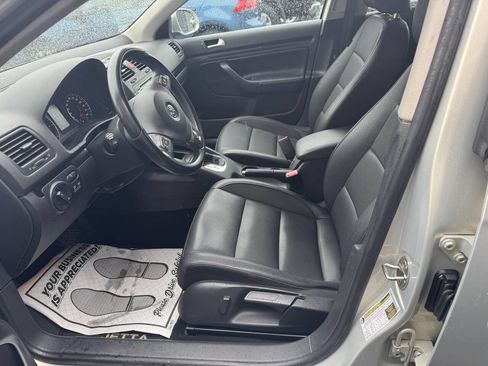 Used 2010 Volkswagen Jetta TDI FWD image 13