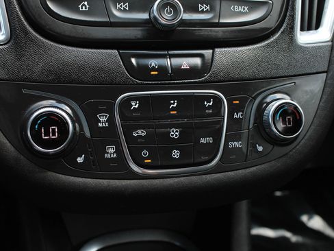 Used 2021 Chevrolet Malibu LT FWD image 33