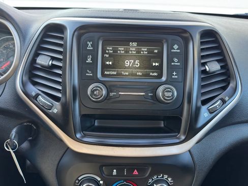 Used 2015 Jeep Cherokee Sport image 22