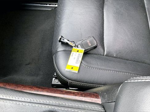 Used 2019 GMC Yukon SLT image 32