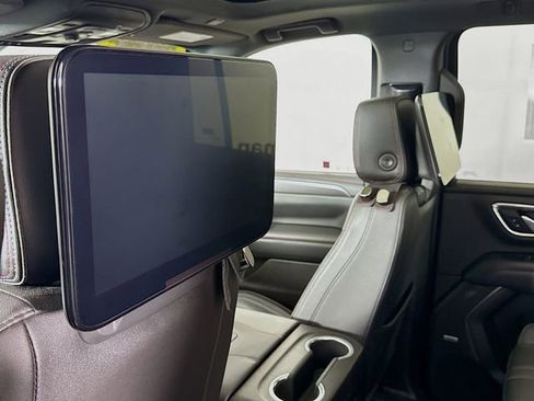 Used 2021 Chevrolet Suburban RST w/ Luxury Package image 29