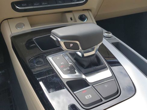 Certified 2025 Audi Q5 2.0T Premium w/ Convenience Plus Package image 21