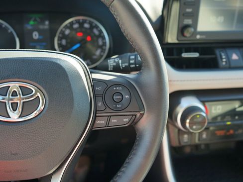 Used 2022 Toyota RAV4 XLE Premium image 23