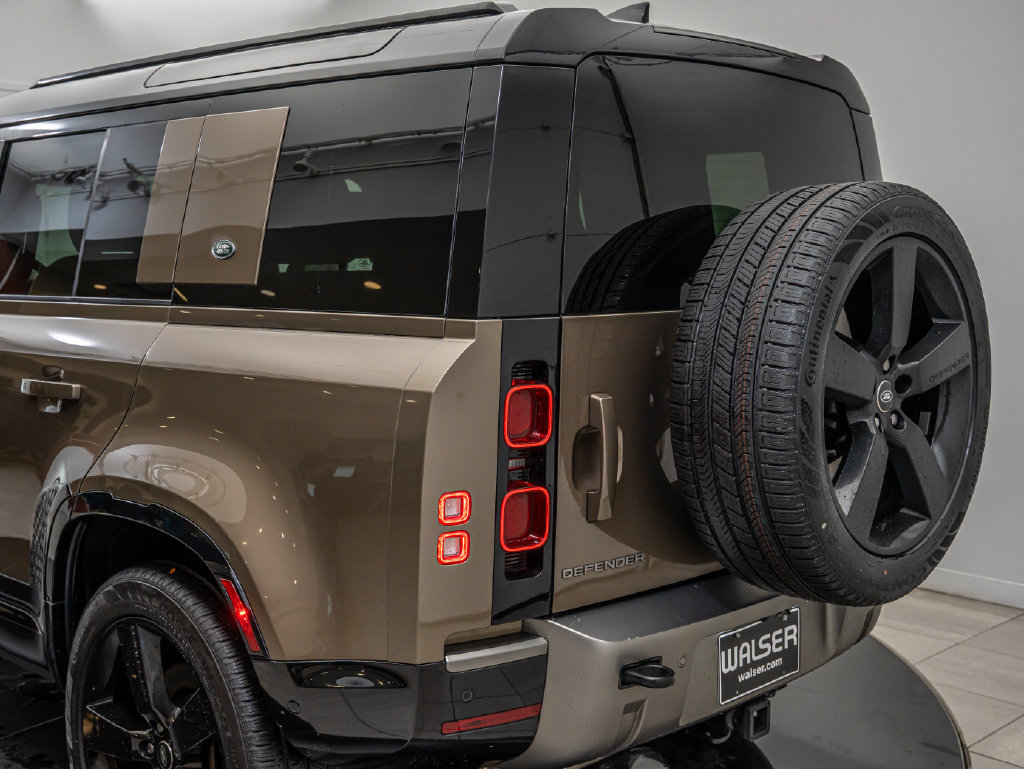 Used 2024 Land Rover Defender 110 X-Dynamic SE AWD/4WD image 19
