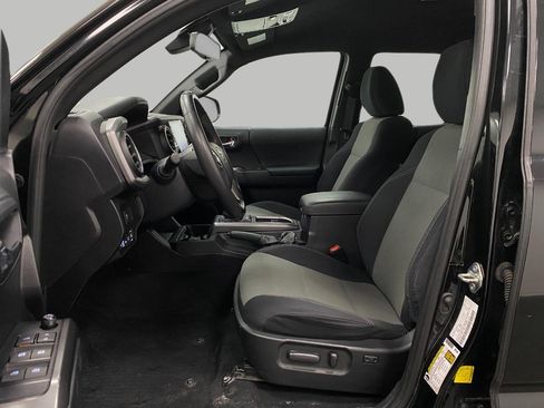 Used 2021 Toyota Tacoma TRD Sport w/ Technology Package image 28