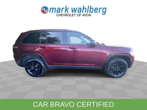 Used 2024 Jeep Grand Cherokee Altitude AWD/4WD image 9