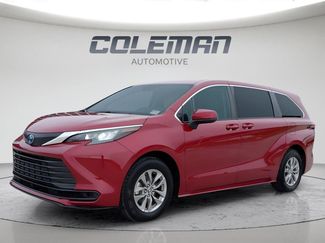 Used 2024 Toyota Sienna LE video 1