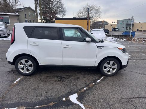 Used 2017 Kia Soul image 4