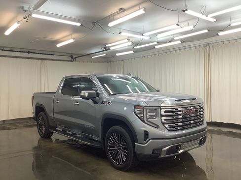 Used 2025 GMC Sierra 1500 Denali AWD/4WD image 3