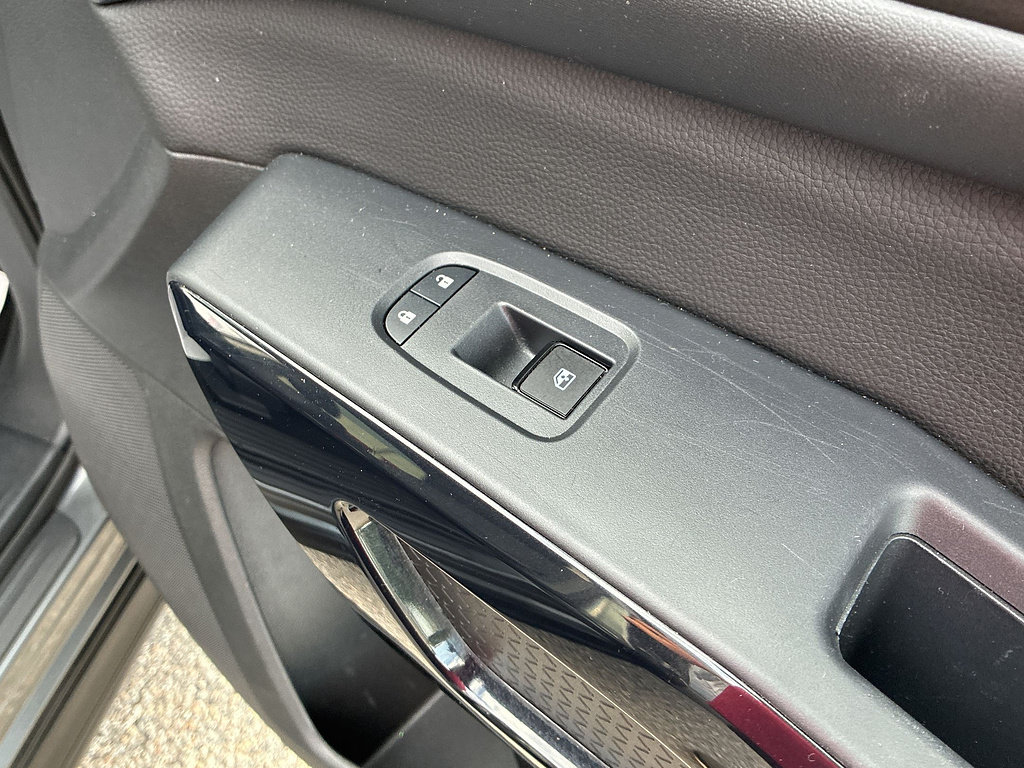 Used 2025 Nissan Pathfinder SV AWD/4WD image 28
