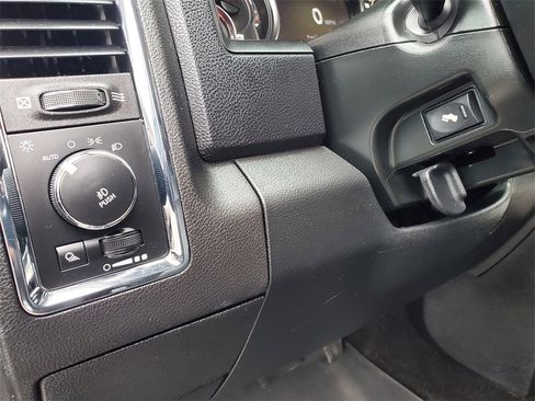 Used 2018 RAM 1500 Laramie w/ Convenience Group image 10