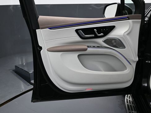 Used 2023 Mercedes-Benz EQS 580 4MATIC SUV image 40