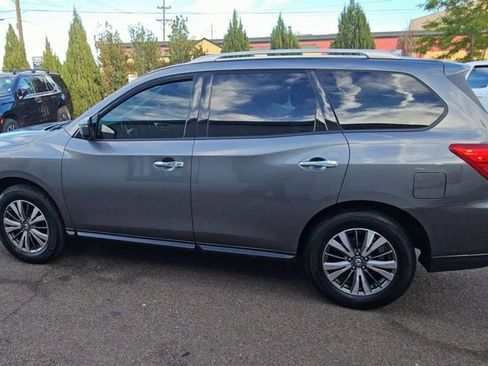 Used 2019 Nissan Pathfinder SL image 5