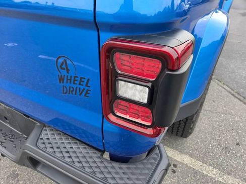 Used 2021 Jeep Gladiator Sport AWD/4WD image 17