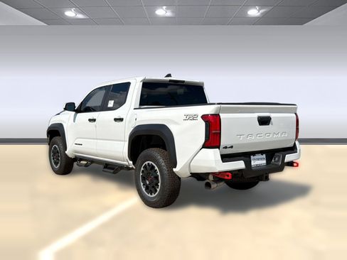 Used 2026 Toyota Tacoma TRD Off-Road AWD/4WD image 3