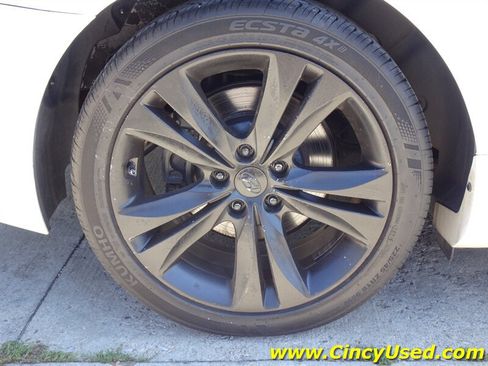 Used 2011 Hyundai Genesis 2.0T RWD image 32