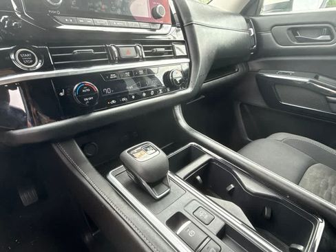 Used 2024 Nissan Pathfinder SV FWD image 22
