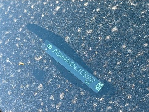 Used 2022 Toyota Venza LE image 37