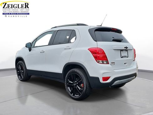 Used 2022 Chevrolet Trax LT w/ Redline Edition image 7