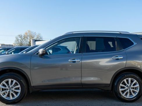 Used 2019 Nissan Rogue SV image 9