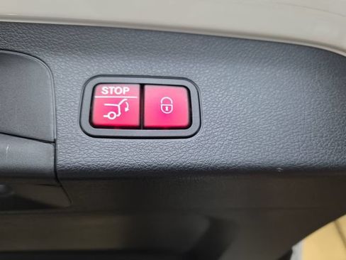 Used 2023 Mercedes-Benz GLS 580 4MATIC image 17